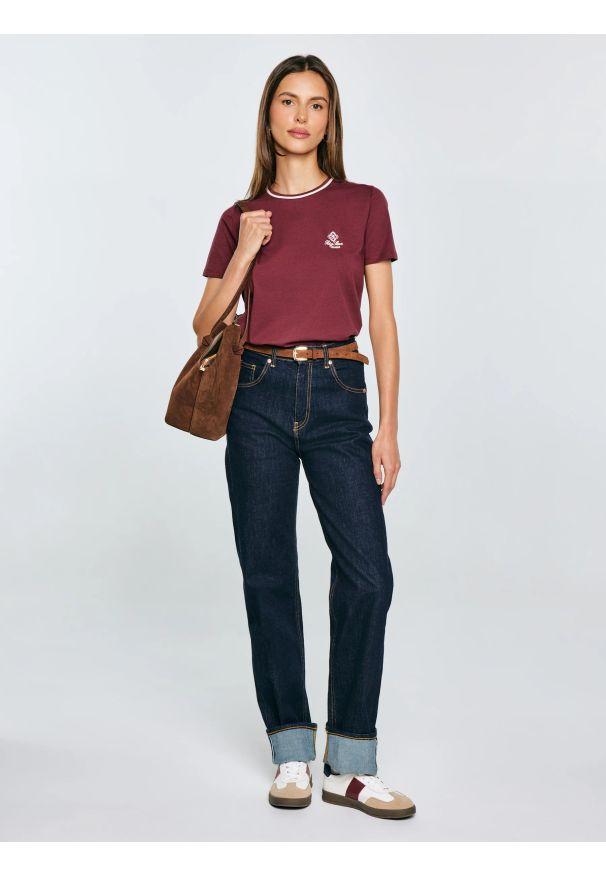 Big-Star - Koszulka damska z haftem na piersi bordowa Lemorse 604. Okazja: na co dzień. Kolor: czerwony. Materiał: bawełna, dzianina. Długość rękawa: krótki rękaw. Długość: krótkie. Wzór: haft. Styl: casual, elegancki