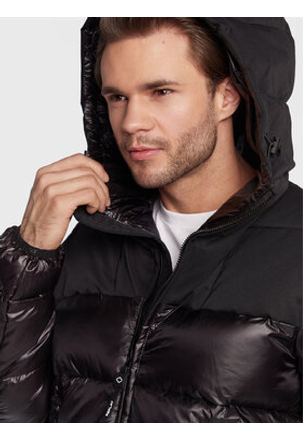 Replay - REPLAY Kurtka zimowa 8183A.000.84174 Czarny Regular Fit. Kolor: czarny. Materiał: syntetyk. Sezon: zima