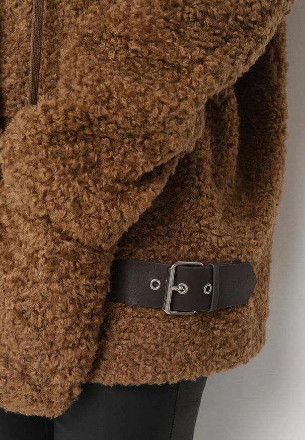 Born2be - Brązowa Futrzana Kurtka Płaszcz Dwurzędowy z Dołączonymi Rękawiczkami Hetista. Okazja: na co dzień. Kolor: brązowy. Materiał: futro. Styl: casual, elegancki