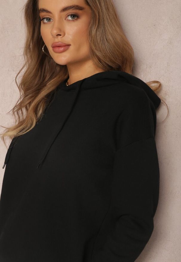 Renee - Czarna Bluza Długa z Kapturem Posetrius. Okazja: do pracy, na spotkanie biznesowe, na co dzień, na spacer. Typ kołnierza: kaptur. Kolor: czarny. Materiał: jeans, polar. Długość rękawa: długi rękaw. Długość: długie. Styl: sportowy, casual, elegancki, biznesowy