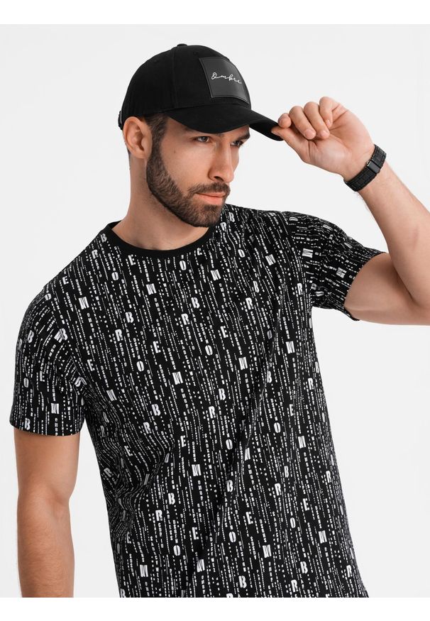 Ombre Clothing - Bawełniana koszulka z nadrukiem i okrągłym dekoltem – czarna V2. Okazja: na co dzień. Kolor: czarny. Materiał: bawełna. Długość rękawa: krótki rękaw. Długość: krótkie. Wzór: nadruk. Styl: casual, klasyczny