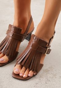 Renee - Brązowe Sandały na Słupku z Frędzlami z Przodu Cahriana. Okazja: na co dzień. Kolor: brązowy. Materiał: jeans. Obcas: na słupku. Styl: casual #5
