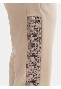 EA7 Emporio Armani Spodnie dresowe 7M000216 AF12660 U6155 Beżowy Regular Fit. Kolor: beżowy. Materiał: syntetyk, bawełna #4