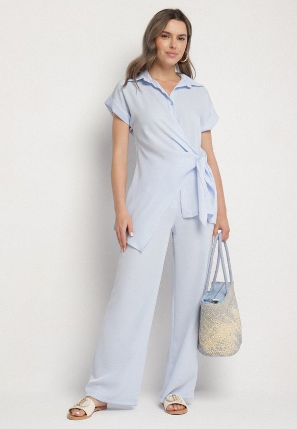 Born2be - Niebieski Komplet Koszula z Asymetrycznym Wiązaniem i Szerokie Spodnie Filivara. Kolor: niebieski