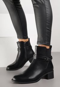 Born2be - Czarne Botki Sztyblety z Metalicznymi Ozdobami Falavela. Okazja: na co dzień. Zapięcie: zamek. Kolor: czarny. Wzór: aplikacja. Styl: casual, elegancki