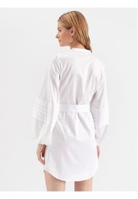 Guess Sukienka koszulowa Tina W3GK0C WAF10 Biały Regular Fit. Kolor: biały. Materiał: satyna. Typ sukienki: koszulowe