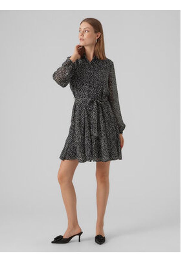 Vero Moda Sukienka koszulowa 10299195 Czarny Regular Fit. Kolor: czarny. Materiał: syntetyk. Typ sukienki: koszulowe