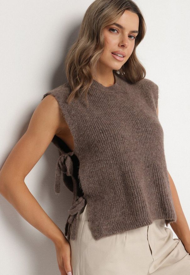 Born2be - Brązowa Kamizelka Dzianinowa z Wełną i Wiskozą Wiązana po Bokach Annivoria. Kolor: brązowy. Materiał: wiskoza, dzianina, wełna. Styl: elegancki