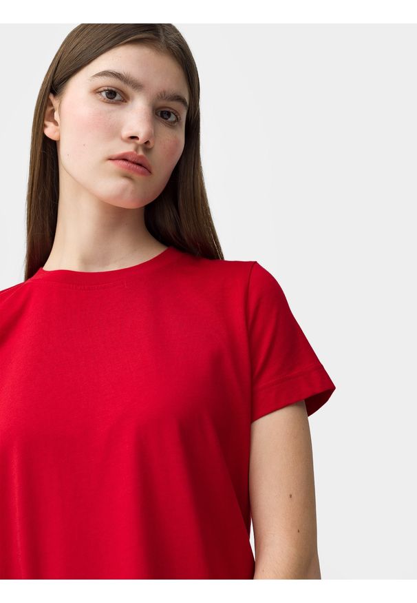 4f - T-shirt regular gładki damski. Okazja: na co dzień. Kolor: czerwony. Materiał: dzianina, skóra. Wzór: gładki. Styl: casual