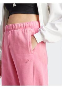 Adidas - adidas Spodnie dresowe ALL SZN Fleece Washed IK4257 Różowy Loose Fit. Kolor: różowy. Materiał: bawełna #5