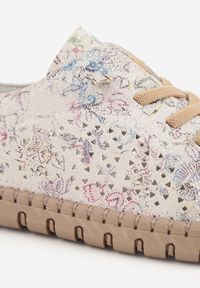 Born2be - Beżowo-Różowe Skórzane Sneakersy w Kwiaty z Ażurowym Wzorem Rionela. Zapięcie: sznurówki. Kolor: beżowy. Materiał: skóra. Wzór: ażurowy, kwiaty. Sezon: lato #7