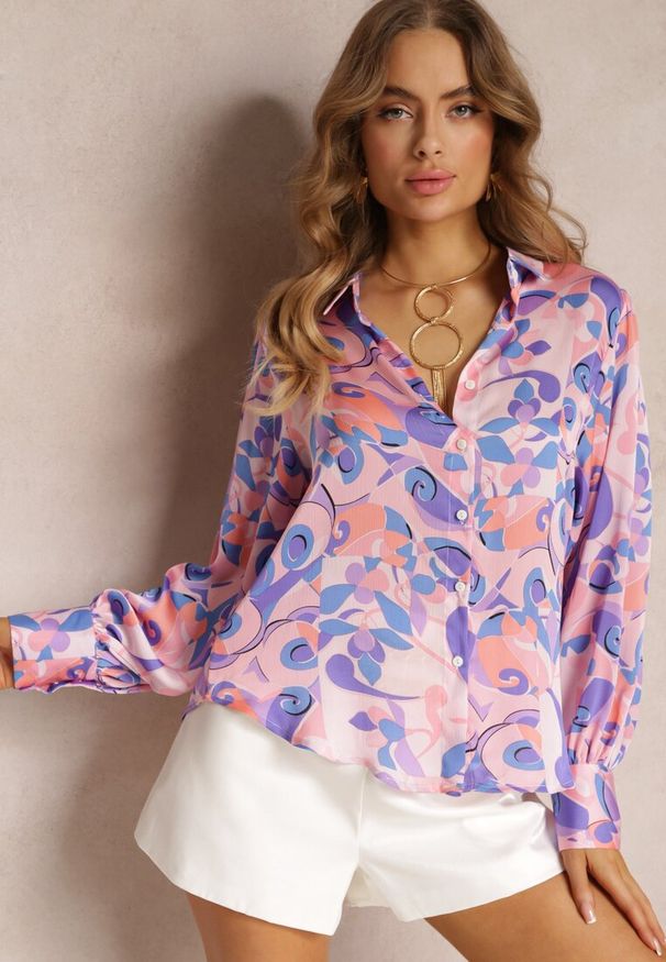 Renee - Różowo-Fioletowa Koszula Ozdobiona Abstrakcyjnym Printem Sharleen. Kolor: różowy. Wzór: nadruk, aplikacja