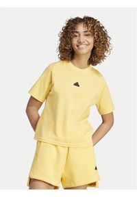 Adidas - adidas T-Shirt Z.N.E. IS3932 Żółty Regular Fit. Kolor: żółty. Materiał: syntetyk