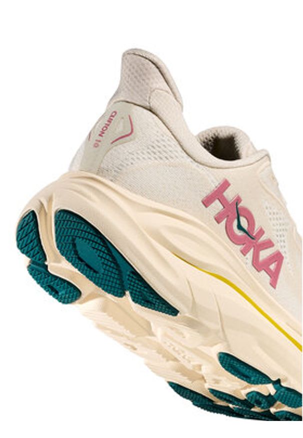 HOKA - Hoka Buty do biegania Clifton 10 1162031 Écru. Kolor: kremowy. Materiał: materiał