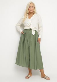 Born2be - Ciemnozielona Wiskozowa Spódnica z Lnem i Guzikami Tolissa. Okazja: na co dzień. Kolor: zielony. Materiał: len, wiskoza. Styl: sportowy, elegancki, casual #4