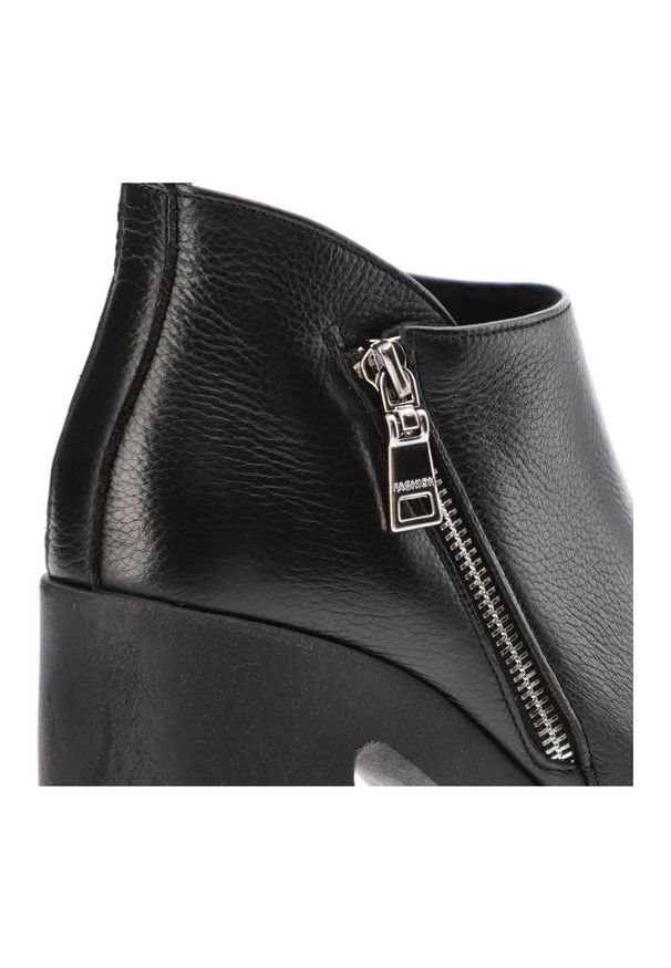 Czarne Botki Armodo Modne Buty Na Obcasie. Kolor: czarny. Materiał: skóra. Wzór: grochy. Obcas: na obcasie. Styl: elegancki, wizytowy. Wysokość obcasa: średni