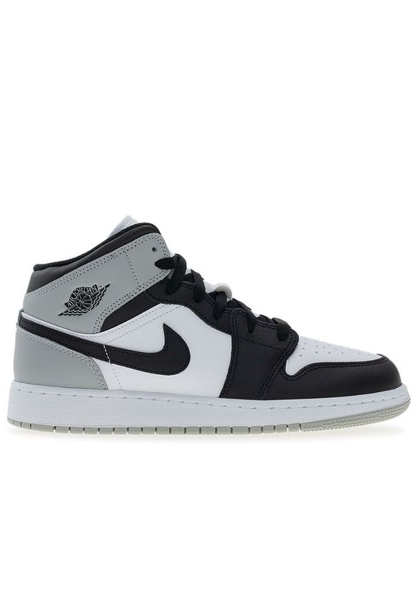 Buty młodzieżowe Nike Air Jordan 1 Mid DQ8423-101 - biało-czarne. Kolor: czarny, biały, wielokolorowy. Materiał: guma, skóra, syntetyk, materiał. Szerokość cholewki: normalna