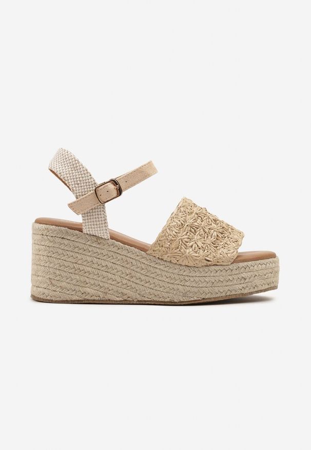 Renee - Ciemnobeżowe Sandały na Koturnie Vices w Stylu Boho Danione. Okazja: na spotkanie biznesowe, do pracy. Zapięcie: sprzączka. Kolor: beżowy. Materiał: jeans. Sezon: lato. Obcas: na koturnie. Styl: boho