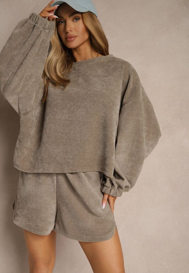 Renee - Ciemnobeżowy Basicowy Komplet Szorty i Bluza Novirissa. Kolor: beżowy. Materiał: tkanina