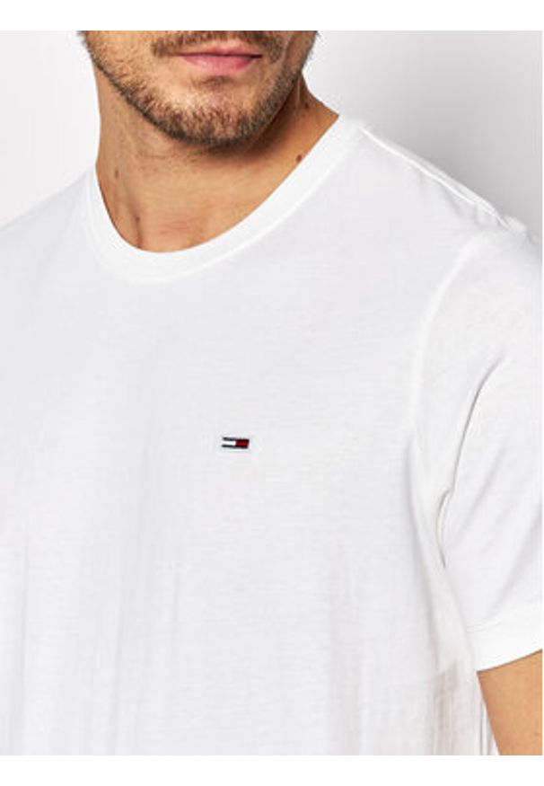 Tommy Jeans T-Shirt Classic DM0DM09598 Biały Regular Fit. Kolor: biały. Materiał: bawełna