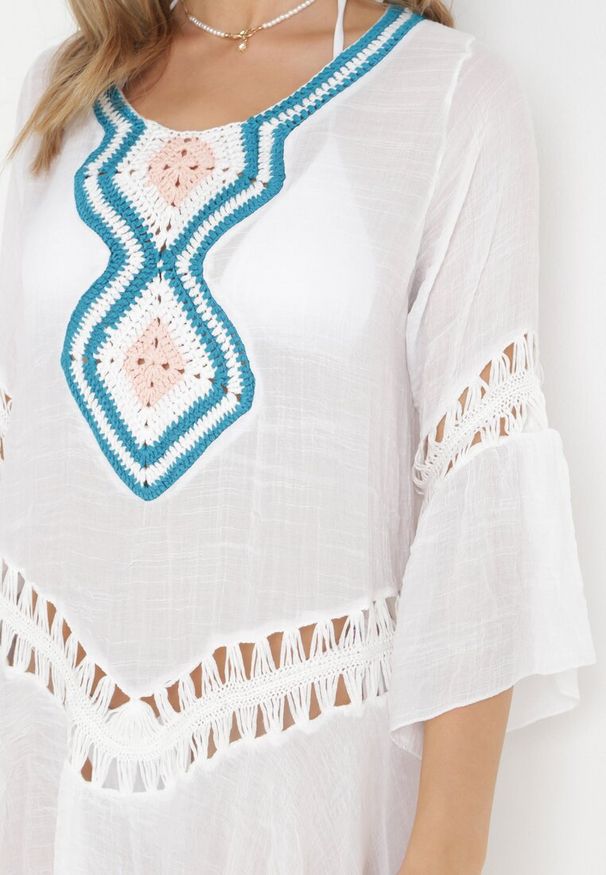 Born2be - Biała Sukienka Tunika z Szydełkowym Zdobieniem Astrik. Kolor: biały. Wzór: aplikacja