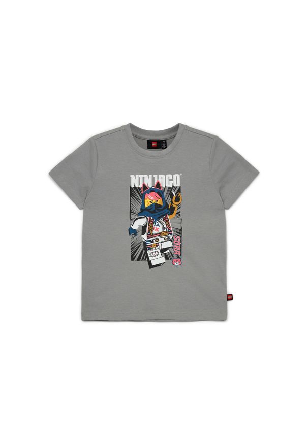 Koszulka dziecięca LEGO NINJAGO Tano 212 z organicznej bawełny, szara.. Kolor: szary. Materiał: bawełna. Długość rękawa: krótki rękaw. Długość: krótkie. Wzór: nadruk. Sezon: lato