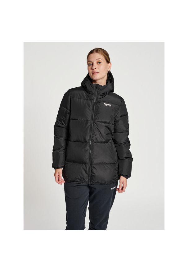 Damska kurtka puchowa Hummel GC Nicola. Kolor: czarny. Materiał: puch. Sezon: zima. Sport: piłka nożna