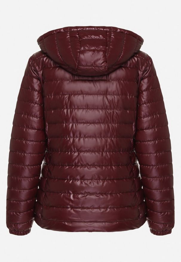 Born2be - Bordowa Pikowana Kurtka Wykończona Odpinanym Kapturem i Gumką przy Rękawach Mivisea. Okazja: na co dzień. Kolor: czerwony. Materiał: jeans. Styl: casual