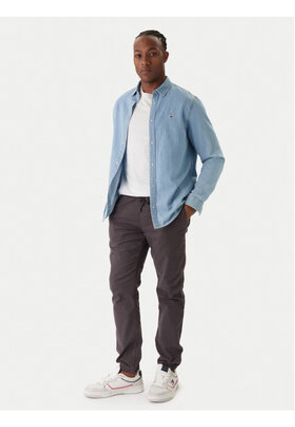 Tommy Jeans Joggery Scanton DM0DM23102 Szary Slim Fit. Kolor: szary. Materiał: bawełna
