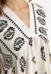 Born2be - Czarno-Biała Wiskozowa Sukienka ze Wzorem Boho Frisana. Okazja: na co dzień. Typ kołnierza: dekolt w kształcie V. Kolor: czarny. Materiał: wiskoza. Styl: boho #7