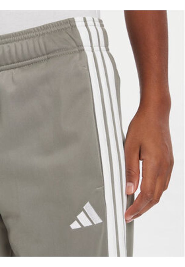 Adidas - adidas Dres Essentials 3-Stripes JX0509 Zielony Regular Fit. Kolor: zielony. Materiał: syntetyk