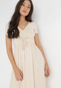 Born2be - Jasnobeżowa Sukienka Ionene. Okazja: na co dzień. Kolor: beżowy. Materiał: materiał. Długość rękawa: krótki rękaw. Sezon: wiosna, lato. Typ sukienki: proste. Styl: casual. Długość: midi #2