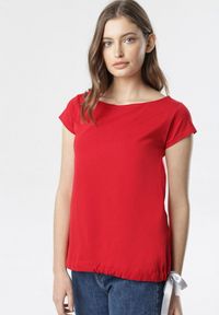 Born2be - Czerwony T-shirt Caliphei. Kolor: czerwony. Długość rękawa: krótki rękaw. Długość: krótkie #1