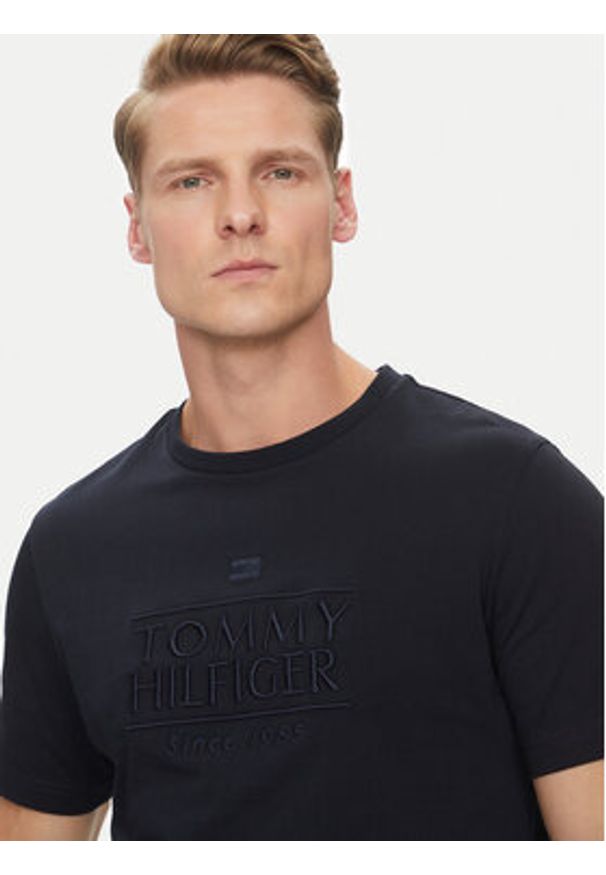 TOMMY HILFIGER - Tommy Hilfiger T-Shirt Embroidery Logo MW0MW38620 Granatowy Regular Fit. Kolor: niebieski. Materiał: bawełna