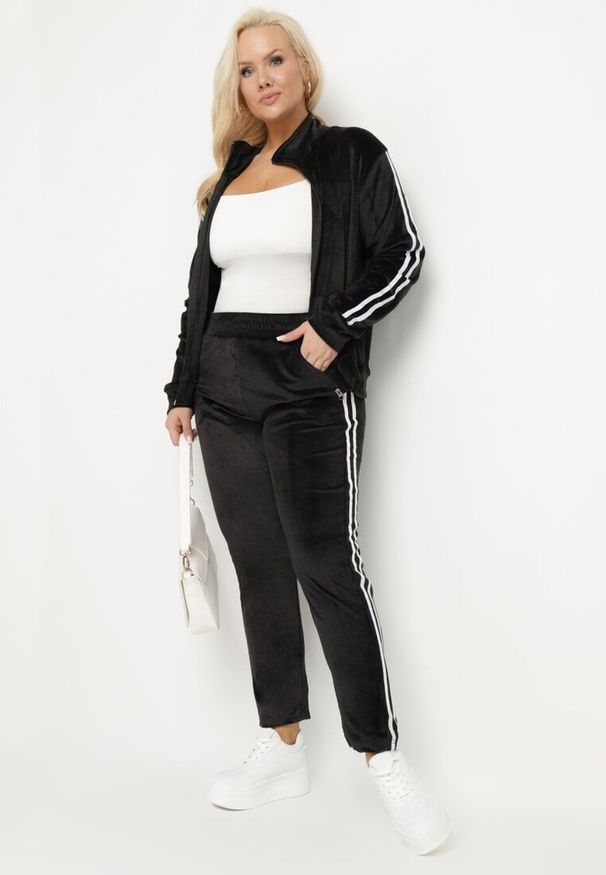 Born2be - Czarny Komplet Dresowy Rozpinana Bluza z Paskami i Spodnie Dorwia. Kolor: czarny. Materiał: dresówka. Wzór: aplikacja