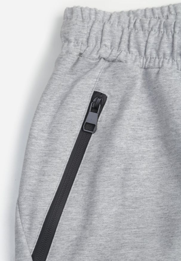 Born2be - Szare Dresowe Szorty Sportowe z Bawełną i Kieszeniami na Suwak Rharanin. Okazja: na co dzień, do domu. Kolor: szary. Materiał: bawełna, dresówka. Styl: sportowy