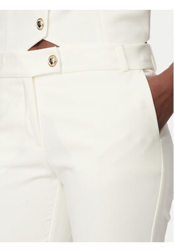 Rinascimento Spodnie materiałowe CFC0128638003 Biały Slim Fit. Kolor: biały. Materiał: syntetyk