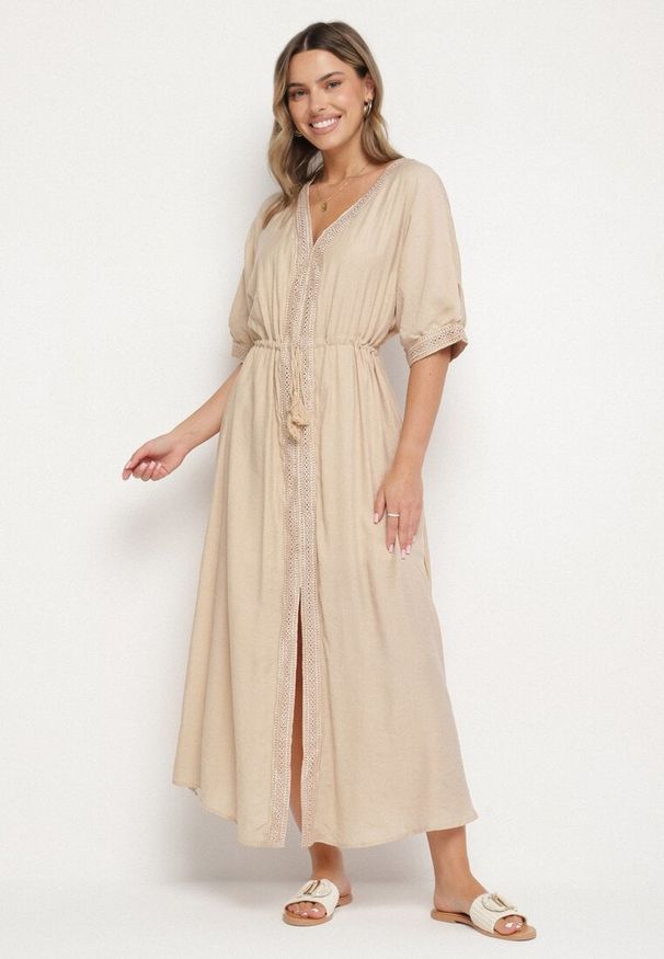 Born2be - Beżowa Wiskozowa Sukienka z Ażurową Lamówką Aravellea. Okazja: na co dzień. Typ kołnierza: dekolt w serek. Kolor: beżowy. Materiał: wiskoza. Wzór: ażurowy. Styl: casual, elegancki