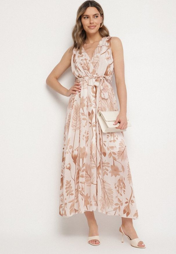 Born2be - Beżowa Kopertowa Sukienka z Wiskozą z Wiązanym Paskiem Nativire. Okazja: na co dzień. Typ kołnierza: dekolt w serek. Kolor: beżowy. Materiał: wiskoza. Typ sukienki: kopertowe. Styl: klasyczny, casual, elegancki