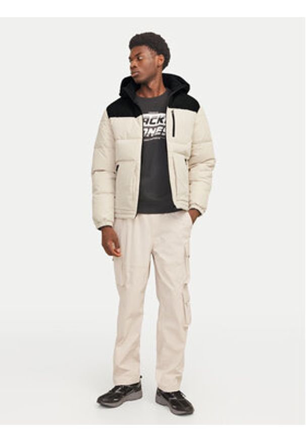 Jack & Jones - Jack&Jones Kurtka zimowa Otto 12258416 Beżowy Regular Fit. Kolor: beżowy. Materiał: syntetyk. Sezon: zima