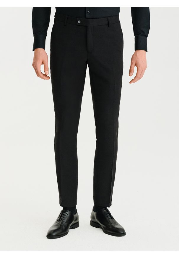 Pako Lorente - PAKO LORENTE – Czarne spodnie ganiturowe. Kolor: czarny. Materiał: poliester, elastan, wiskoza. Wzór: gładki. Styl: elegancki, młodzieżowy