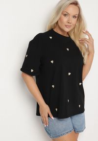 Born2be - Czarny Bawełniany T-shirt Zdobiony Haftem w Kształcie Serc Naloree. Okazja: na co dzień. Kolekcja: plus size. Kolor: czarny. Materiał: bawełna. Wzór: aplikacja, haft. Styl: klasyczny, elegancki, casual #4