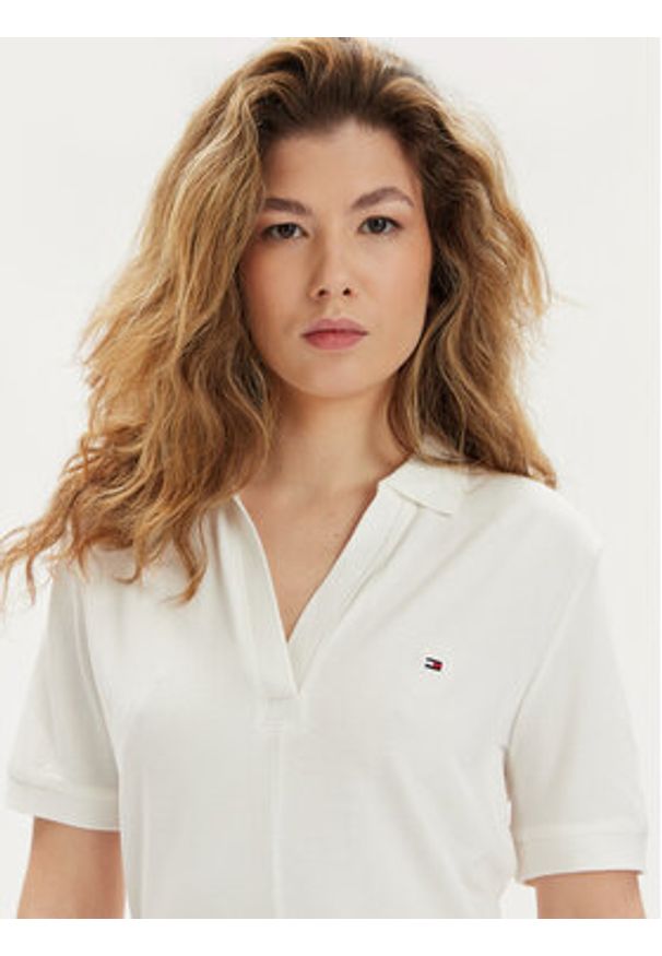 TOMMY HILFIGER - Tommy Hilfiger Sukienka letnia WW0WW41567 Biały Regular Fit. Kolor: biały. Materiał: bawełna, lyocell. Sezon: lato