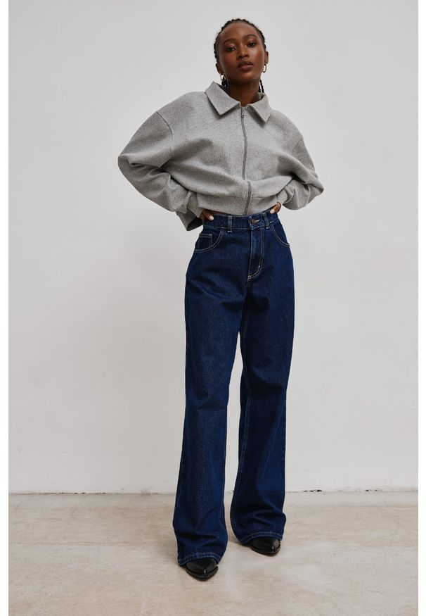 Marsala - Spodnie jeansowe z szerokimi nogawkami w kolorze NAVY BLUE- MANHATTAN-M. Okazja: na co dzień. Materiał: jeans. Wzór: aplikacja, haft. Styl: casual, elegancki