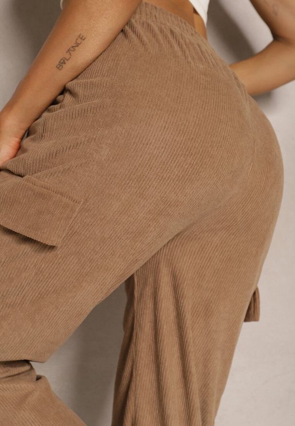 Renee - Brązowe Spodnie Typu Cargo High Waist Worseli. Okazja: na co dzień. Stan: podwyższony. Kolor: brązowy. Styl: elegancki, casual