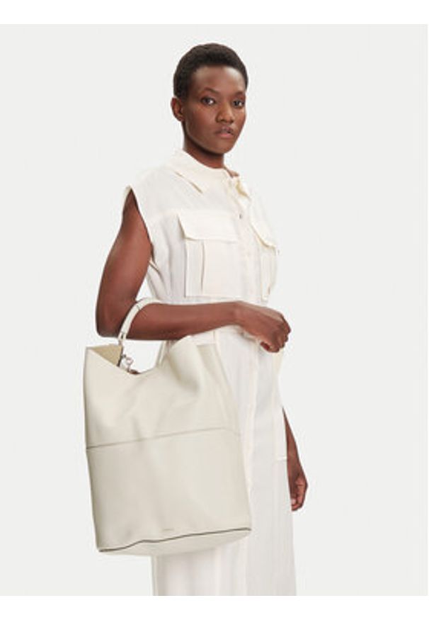 Furla Torebka WB01786-BX3169-3767S-1-007-20-BG-B Biały. Kolor: biały. Materiał: skórzane