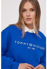 TOMMY HILFIGER - Tommy Hilfiger bluza damska kolor niebieski. Kolor: niebieski. Materiał: bawełna. Wzór: nadruk. Styl: klasyczny #5