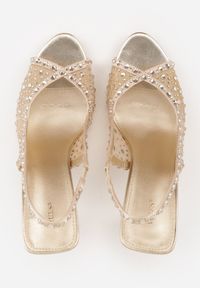 Born2be - Złote Sandały na Szpilce VICES z Transparentną Cholewką i Cyrkoniami Imelle. Nosek buta: otwarty. Kolor: złoty. Materiał: skóra, materiał. Wzór: aplikacja. Sezon: lato. Obcas: na szpilce. Styl: klasyczny. Wysokość obcasa: średni #4