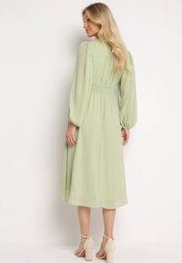 Born2be - Zielona Elegancka Sukienka Midi z Gumkami w Pasie i Ażurowymi Wstawkami Rouxia. Kolor: zielony. Wzór: ażurowy. Styl: elegancki. Długość: midi #3