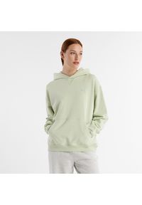 Bluza damska New Balance WT41537NUM – miętowa. Okazja: na co dzień. Kolor: miętowy. Materiał: dresówka, prążkowany, bawełna. Wzór: ze splotem. Styl: klasyczny, casual
